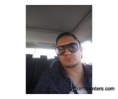 Single guy wants a girl that I can hook up with married or single?? - m4w - 32 - Downey CA