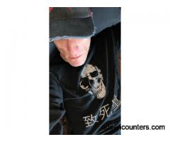 Chill in East Hollywood looking for a playmate for a fun romp-n-rut - m4w - 42 - Los Angeles CA