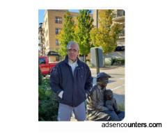 KINDA CUTE MILLIONAIRE BACHELOR  ILLINOIS - m4w - 55 - Inverness IL