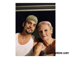 Curious Couple - mw4t - 45/50 - Grove City OH