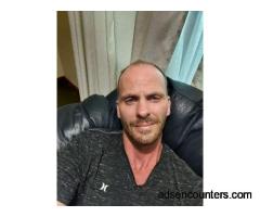 Hung male looking for females or couples - m4w - 40 - Waterloo IA